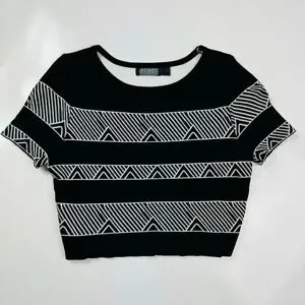 Rehab Black And White Knit Cropped Top Size Small‎